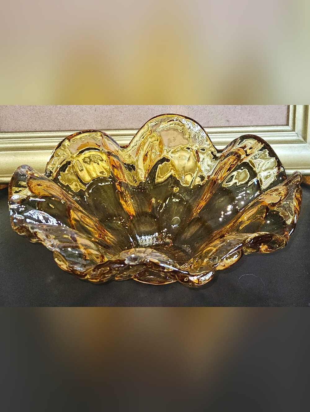 Hand Blown Amber Glass Ruffle Edge Centerpiece Bowl - Vetro Eseguito